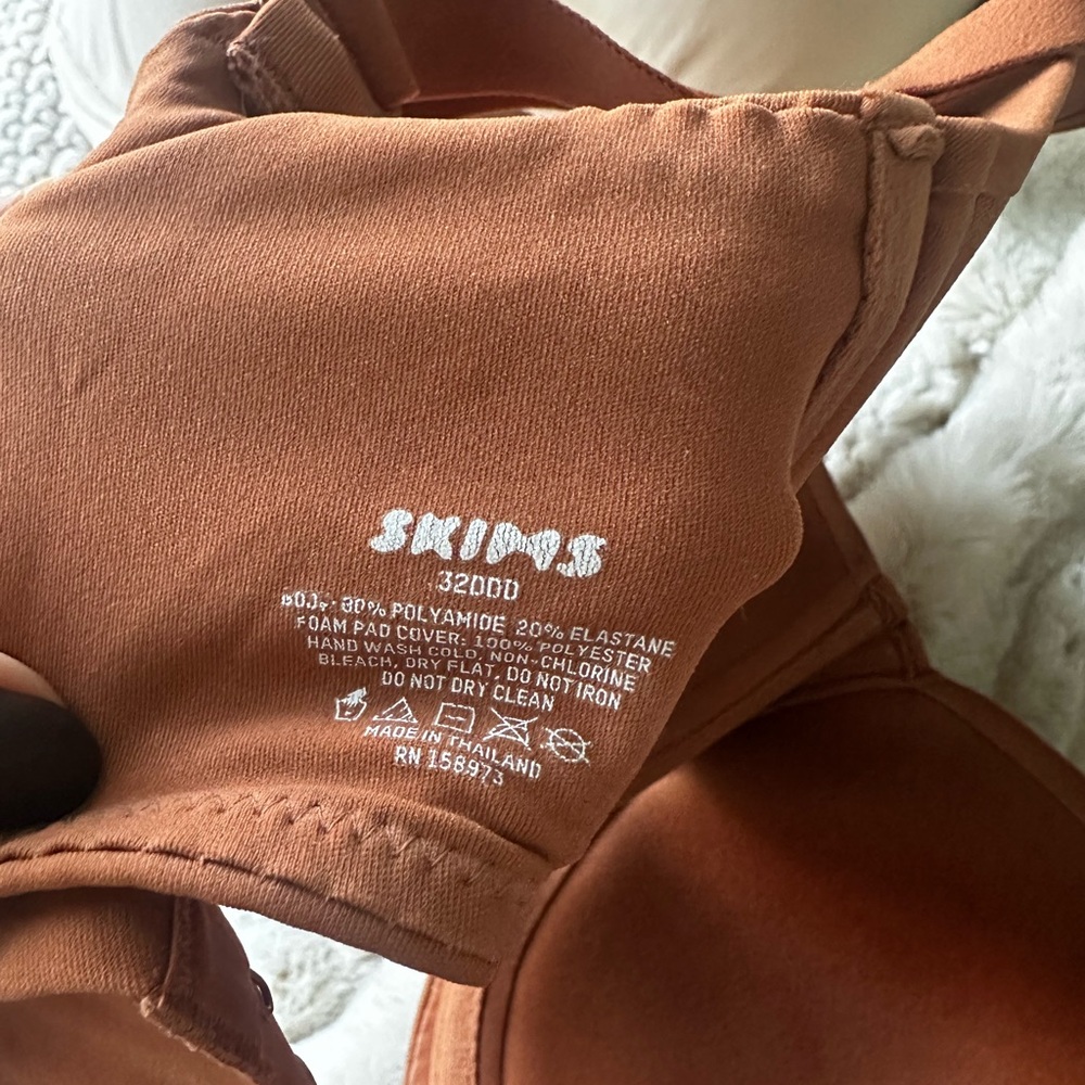 SKIMS Fits Everybody Full Coverage Bra Set of 3 Onyx, Clay + Bronze 32DDD - Picture 4 of 5